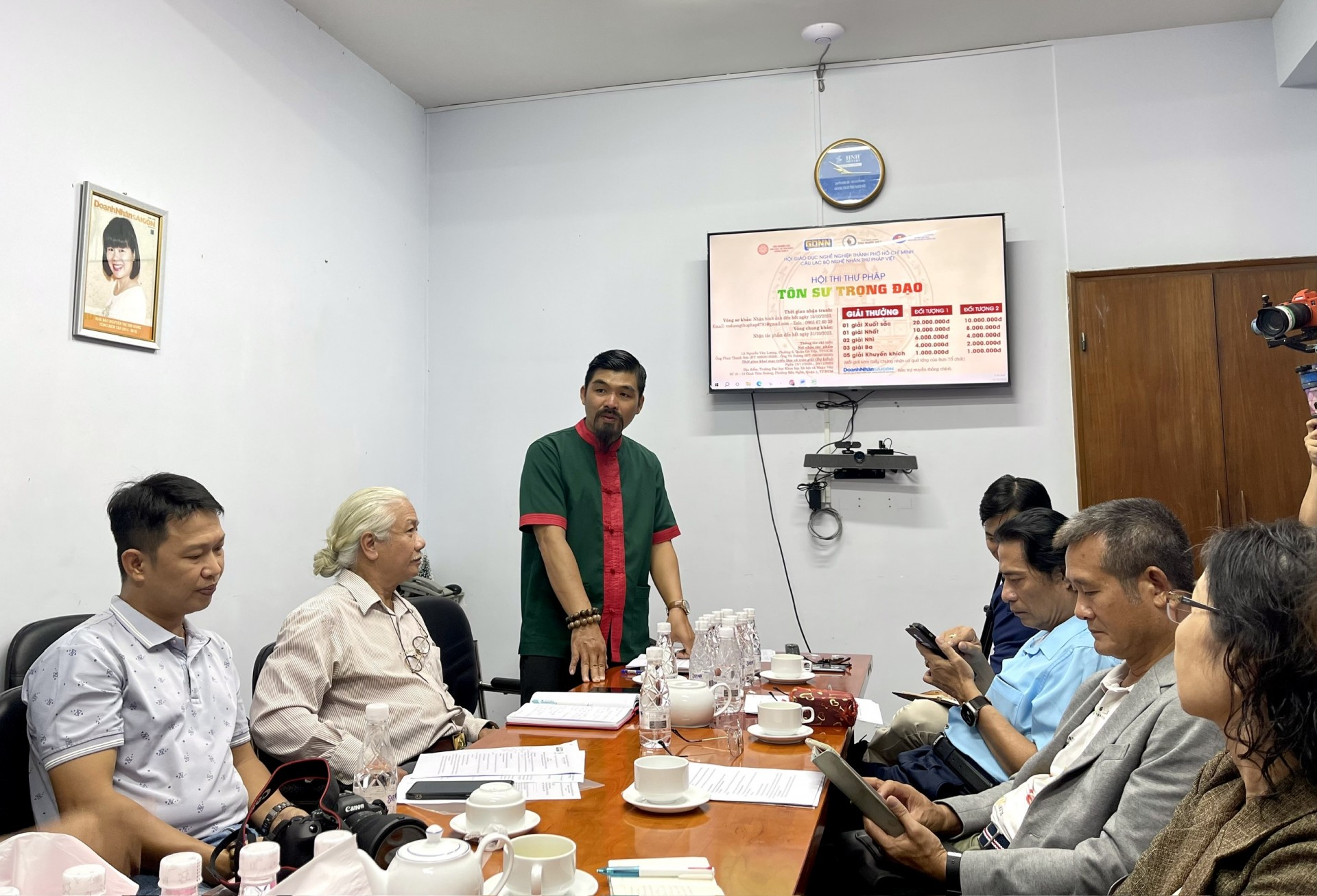 Nghệ nhân thư pháp Võ Dương – Chủ tịch CLB Nghệ nhân Thư pháp Việt, Trưởng Ban tổ chức công bố các nội dung về hội thi Nghệ nhân thư pháp Võ Dương – Chủ tịch CLB Nghệ nhân Thư pháp Việt, Trưởng Ban tổ chức công bố các nội dung về hội thi