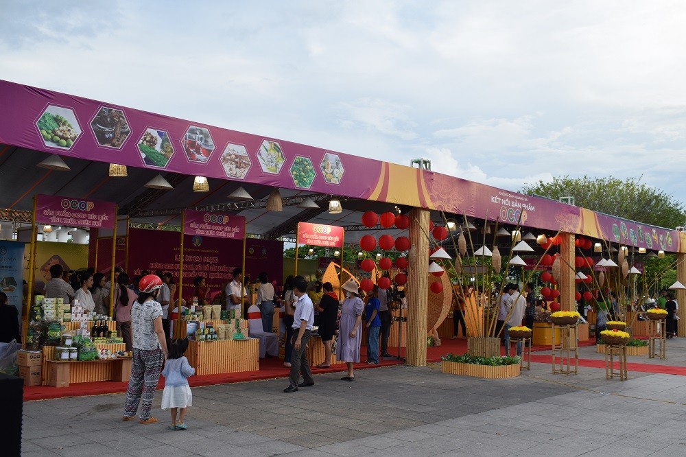 Thừa Thiên Huế: Giới thiệu sản phẩm OCOP gắn với du lịch vùng năm 2023 Thừa Thiên Huế: Giới thiệu sản phẩm OCOP gắn với du lịch vùng năm 2023