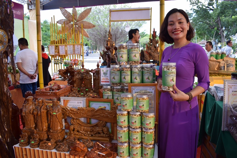 Thừa Thiên Huế: Giới thiệu sản phẩm OCOP gắn với du lịch vùng năm 2023 Thừa Thiên Huế: Giới thiệu sản phẩm OCOP gắn với du lịch vùng năm 2023