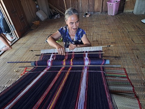 binh dinh net van hoa doc dao cua lang nghe tho cam tram nam tuoi