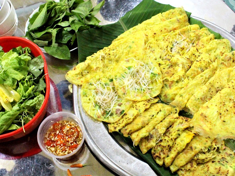 Thơm ngon bánh xèo thịt vịt mùa thu