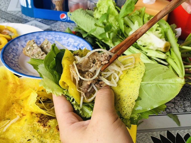 Thơm ngon bánh xèo thịt vịt mùa thu