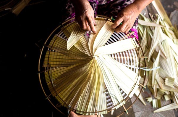 Nón lá duyên dáng Việt Nam