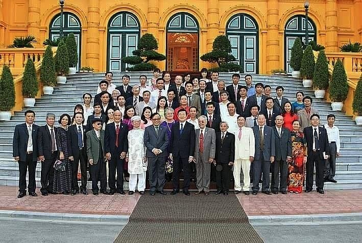 Chủ tịch nước Trương Tấn Sang tiếp các  nghệ nhân và  lãnh đạo Hiệp hội Làng nghề Việt Nam ngày 24/11/2014