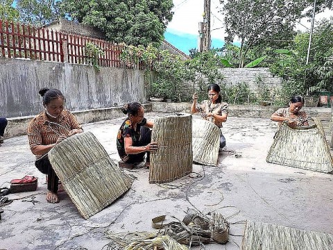 Nghề truyền thống chằm áo tơi ở Hà Tĩnh