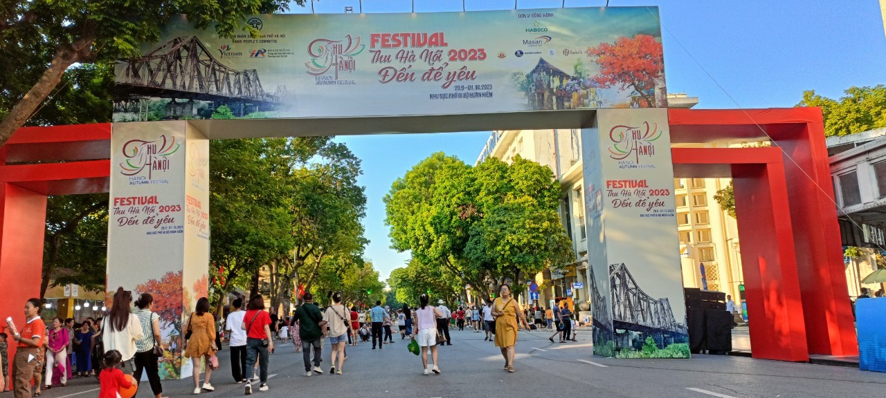 Phó Chủ tịch Ủy ban nhân dân Thành phố Hà Nội Nguyễn Mạnh Quyền phát biểu khai mạc Festival Thu Hà Nội năm 2023.