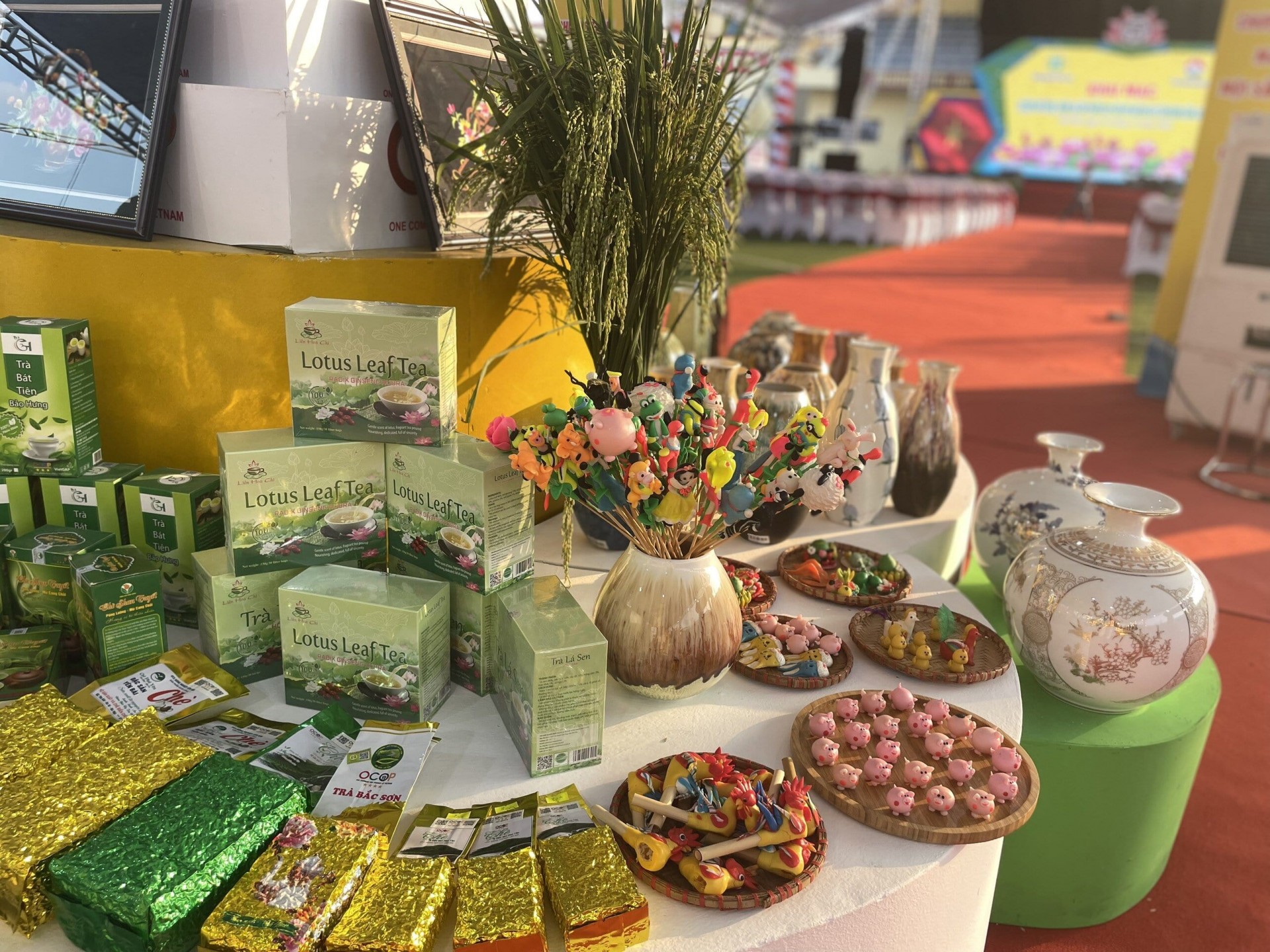 Hà Nội lần đầu tiên giới thiệu, quảng bá, kết nối sản phẩm OCOP gắn với văn hóa các tỉnh Đồng bằng sông Hồng | Xã hội | Báo ảnh Dân tộc và Miền núi Hà Nội lần đầu tiên giới thiệu, quảng bá, kết nối sản phẩm OCOP gắn với văn hóa các tỉnh Đồng bằng sông Hồng | Xã hội | Báo ảnh Dân tộc và Miền núi