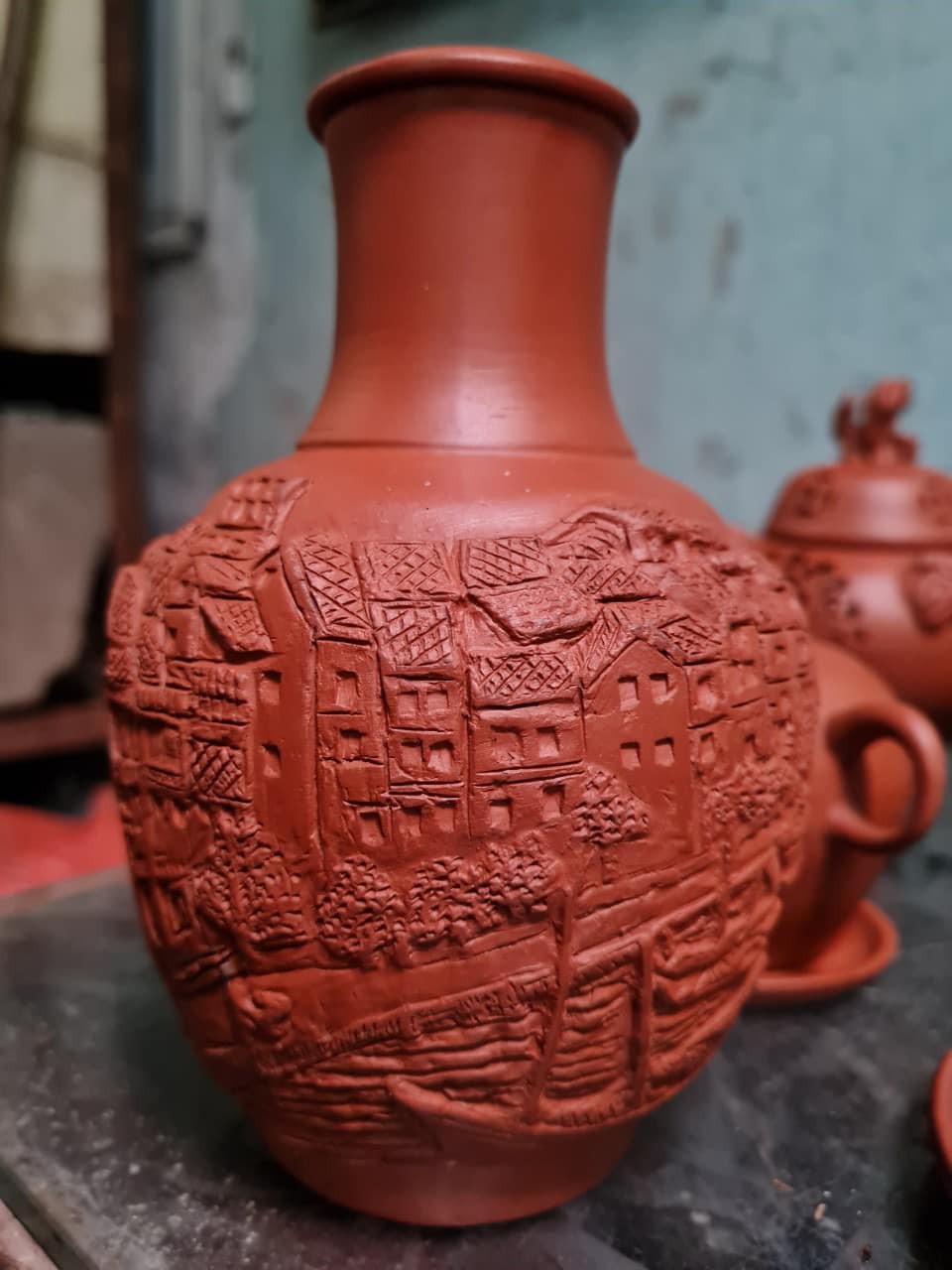 Nghệ nhân gốm da chu truyền nghề cho thế hệ trẻ Nghệ nhân gốm da chu truyền nghề cho thế hệ trẻ