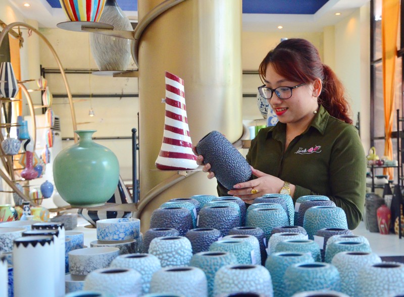 Độc đáo gốm mỏng ở làng nghề gốm Đông Triều Độc đáo gốm mỏng ở làng nghề gốm Đông Triều