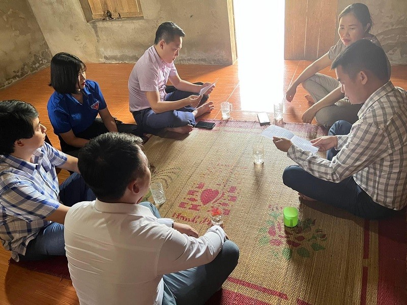 Tỉnh Đoàn Hòa Bình kiểm tra hoạt động ủy thác vốn NHCS của đoàn xã Phú Nghĩa trực tiếp tại hộ ĐVTN vay vốn. Tỉnh Đoàn Hòa Bình kiểm tra hoạt động ủy thác vốn NHCS của đoàn xã Phú Nghĩa trực tiếp tại hộ ĐVTN vay vốn.