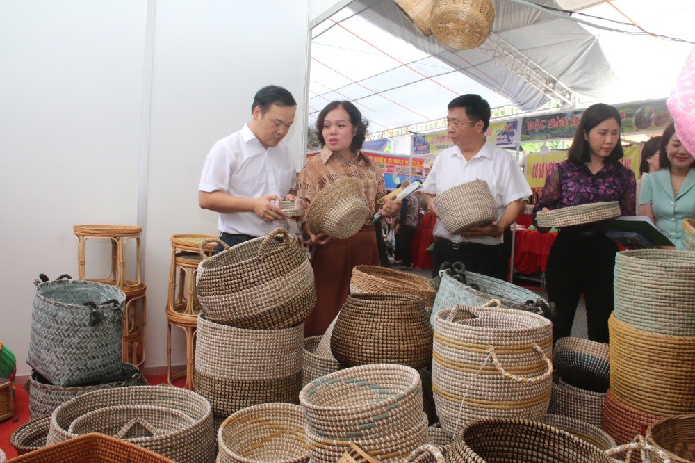Các sản phẩm OCOP, mây tre đan huyện CHương Mỹ luôn được UBND huyện cùng các cấp ngành quan tâm chỉ đạo tham gia các kỳ xúc tiến hội chợ thương mại trên địa bàn TP Hà Nội