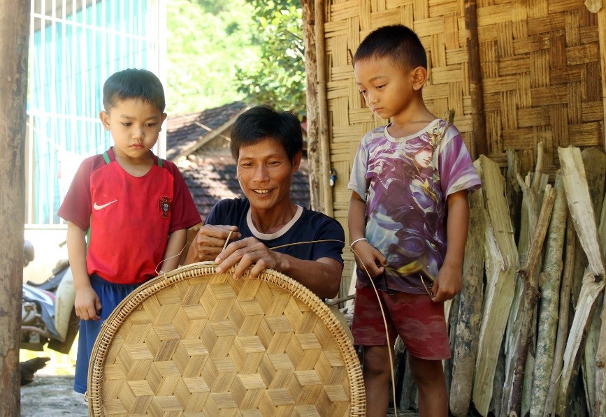 Nghề đan lát của người Khơ Mú Nghề đan lát của người Khơ Mú