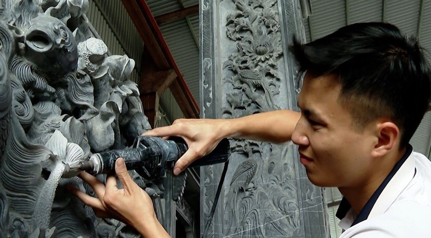 Sự tiếp nối của thợ trẻ đã tạo nên sức sống bền bỉ cho làng nghề đá mỹ nghệ Ninh Vân. Sự tiếp nối của thợ trẻ đã tạo nên sức sống bền bỉ cho làng nghề đá mỹ nghệ Ninh Vân.