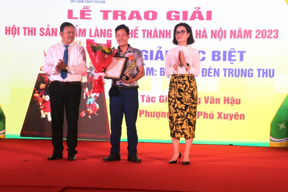 Bộ rước đèn Trung thu của nghệ nhân Đặng Văn Hậu được trao giải Đặc biệt tại Hội thi sản phẩm làng nghề TP Hà Nội năm 2023.