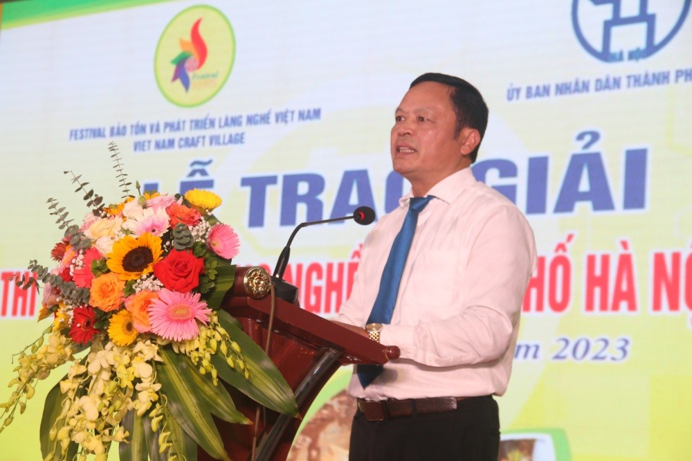 Ông Tạ Văn Tường - Phó Giám đốc Sở Nông nghiệp và Phát triển nông thôn Hà Nội phát biểu tại buổi lễ.