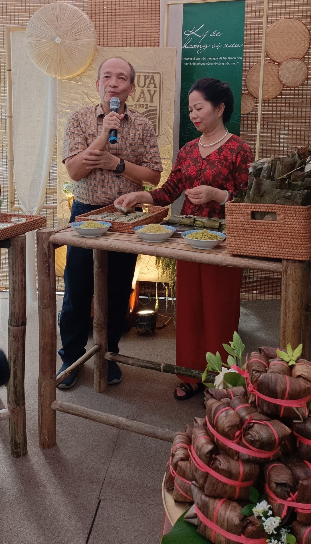 Nữ nghệ nhân tâm huyết với sản phẩm bánh cốm gia truyền gần 100 năm Nữ nghệ nhân tâm huyết với sản phẩm bánh cốm gia truyền gần 100 năm