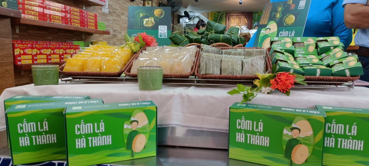 Nữ nghệ nhân tâm huyết với sản phẩm bánh cốm gia truyền gần 100 năm Nữ nghệ nhân tâm huyết với sản phẩm bánh cốm gia truyền gần 100 năm