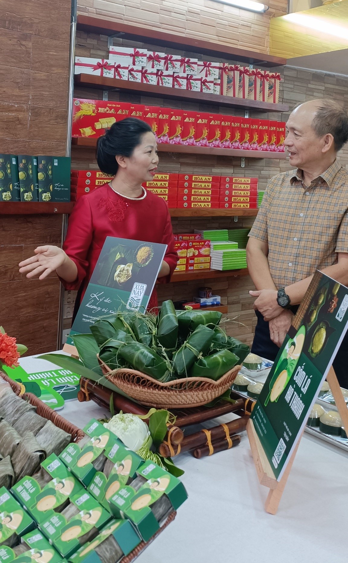 Nữ nghệ nhân tâm huyết với sản phẩm bánh cốm gia truyền gần 100 năm Nữ nghệ nhân tâm huyết với sản phẩm bánh cốm gia truyền gần 100 năm