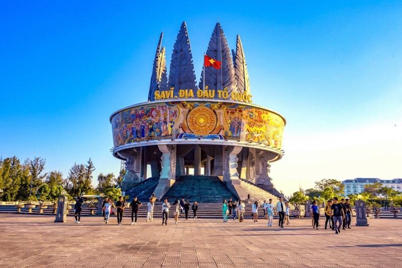 10 địa điểm du lịch nên đến tại Quảng Ninh 10 địa điểm du lịch nên đến tại Quảng Ninh