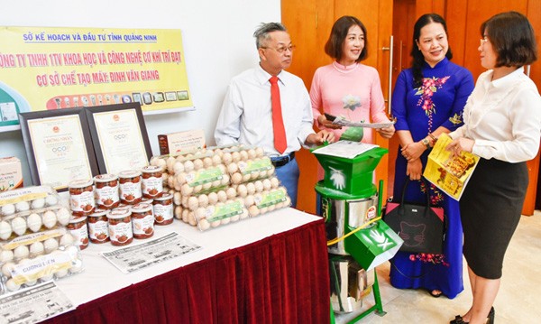 Gian hàng sản phẩm nông nghiệp của TX Quảng Yên