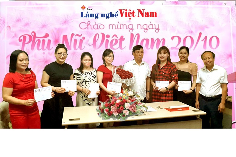 Tạp Chí Làng nghề Việt Nam gặp mặt chúc mừng các phóng viên, nhà báo nữ