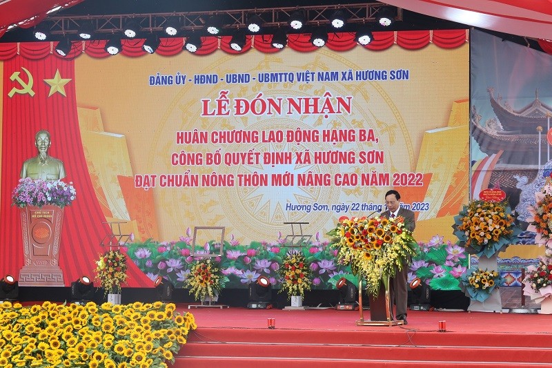 Bí thư Đảng uỷ xã Hương Sơn Nguyễn Văn Lương phát biểu.