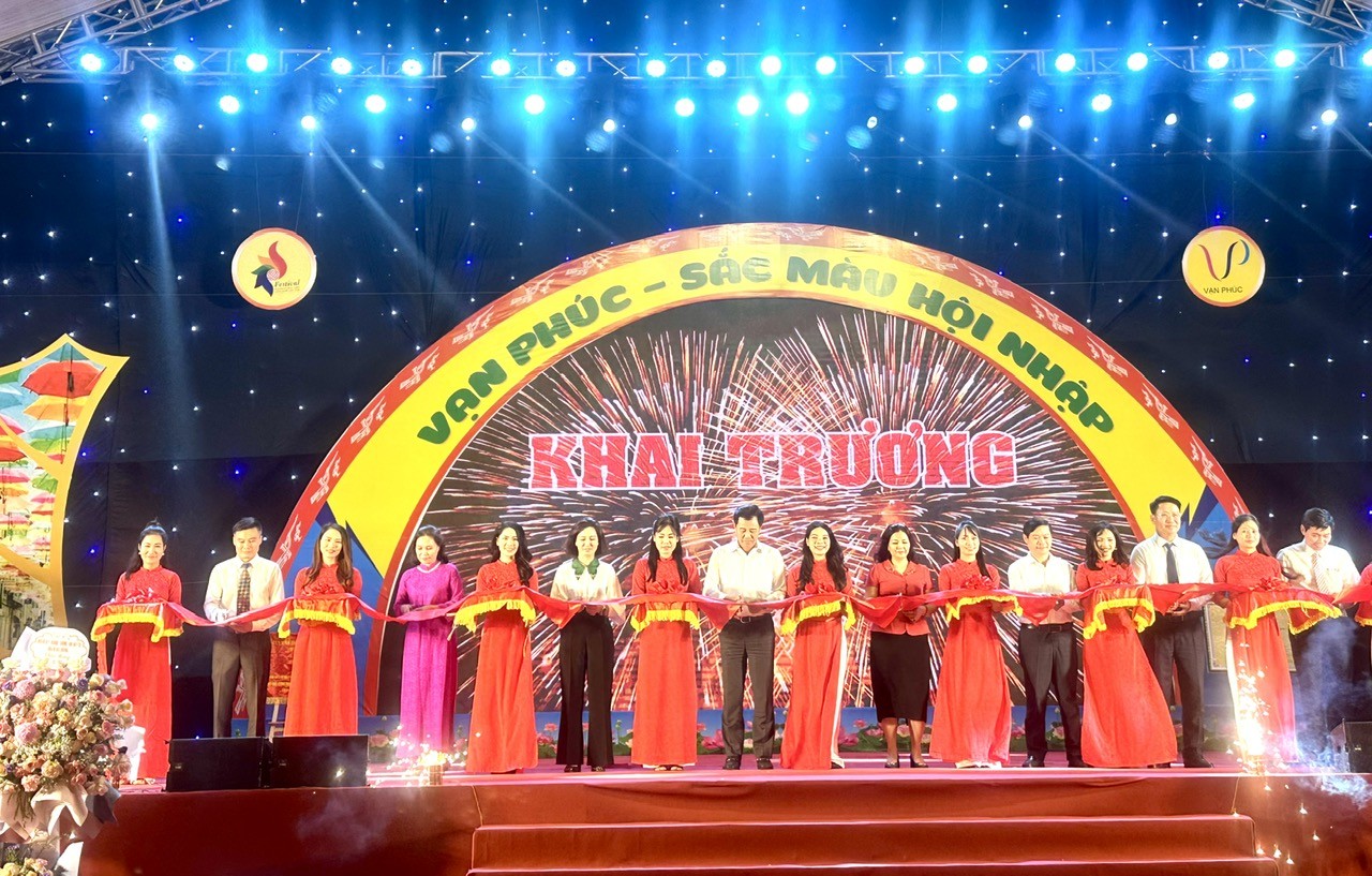 Khai mạc Tuần Văn hóa du lịch - Thương mại làng nghề dệt lụa Vạn Phúc năm 2023 Khai mạc Tuần Văn hóa du lịch - Thương mại làng nghề dệt lụa Vạn Phúc năm 2023