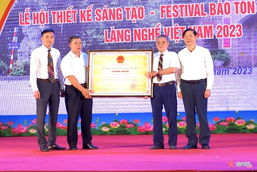 Khai mạc Tuần Văn hóa du lịch - Thương mại làng nghề dệt lụa Vạn Phúc năm 2023 Khai mạc Tuần Văn hóa du lịch - Thương mại làng nghề dệt lụa Vạn Phúc năm 2023