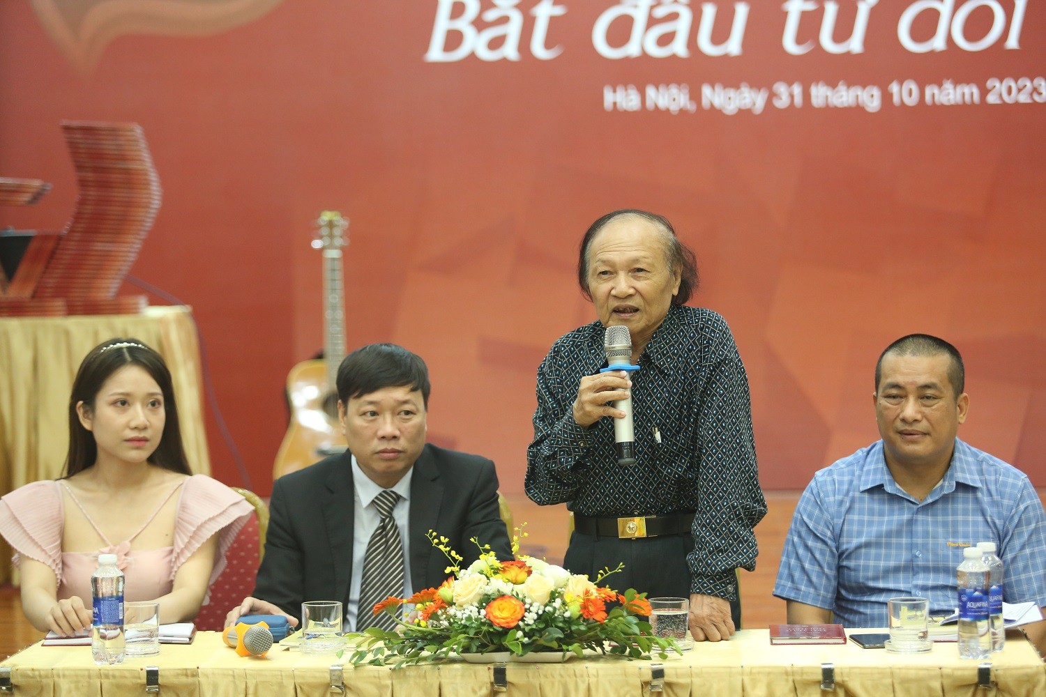 Lễ ra mắt và trao tặng sách “Bắt đầu từ đôi mắt” của Nhà thơ, Nhạc sĩ Đoàn Bổng Lễ ra mắt và trao tặng sách “Bắt đầu từ đôi mắt” của Nhà thơ, Nhạc sĩ Đoàn Bổng