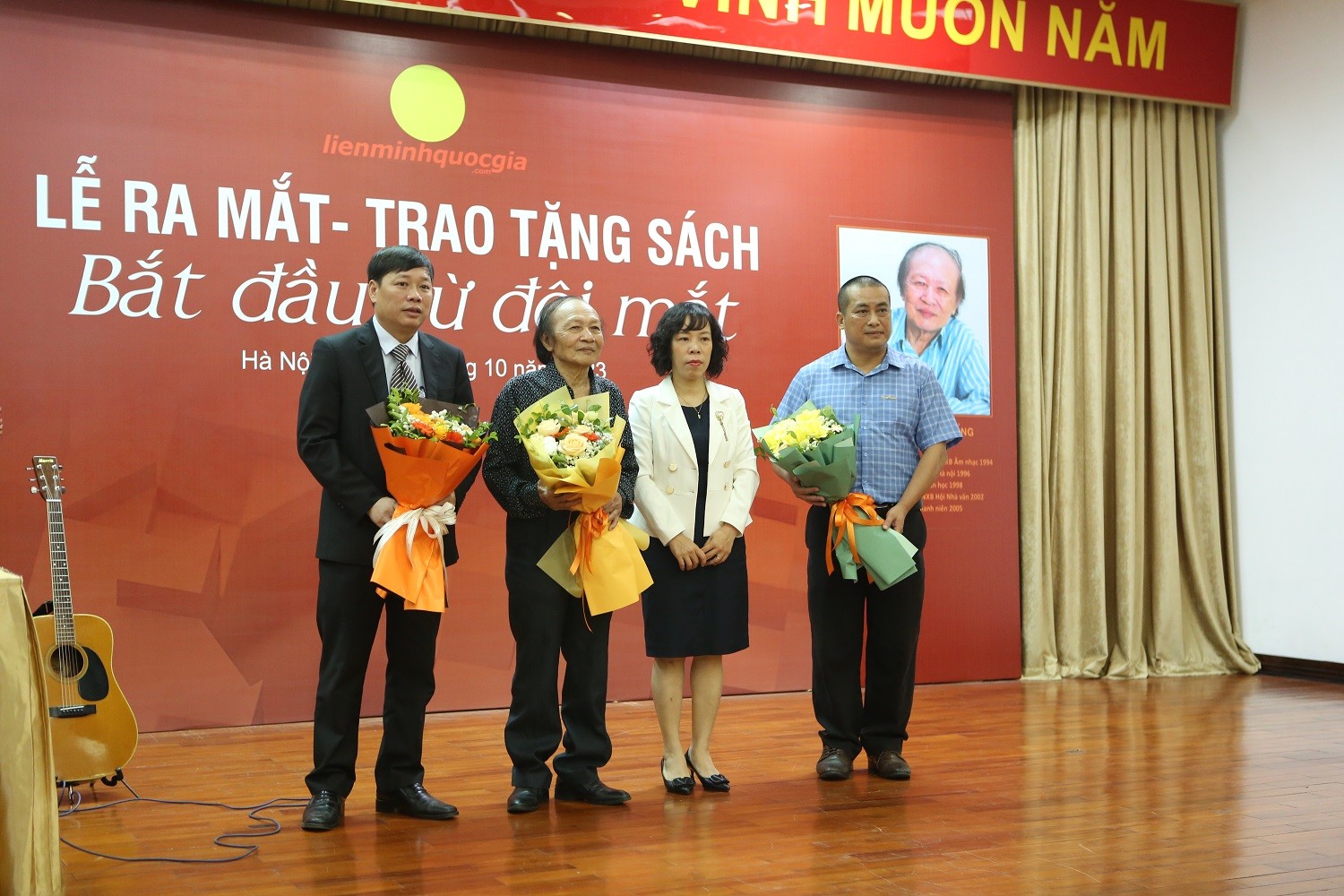 Lễ ra mắt và trao tặng sách “Bắt đầu từ đôi mắt” của Nhà thơ, Nhạc sĩ Đoàn Bổng Lễ ra mắt và trao tặng sách “Bắt đầu từ đôi mắt” của Nhà thơ, Nhạc sĩ Đoàn Bổng