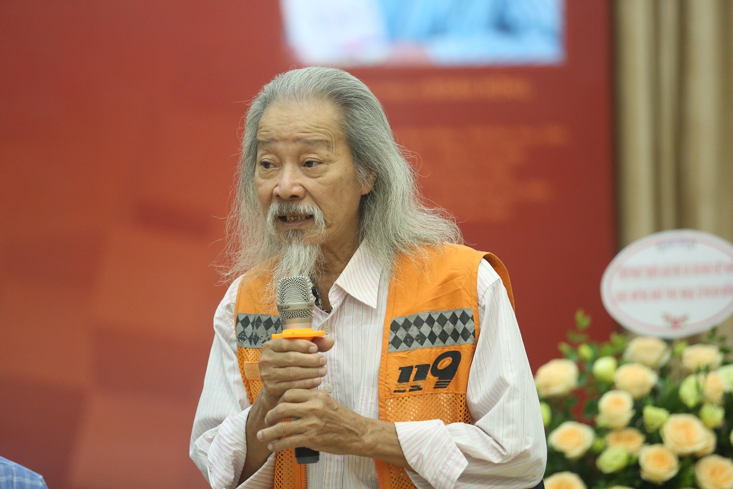 Lễ ra mắt và trao tặng sách “Bắt đầu từ đôi mắt” của Nhà thơ, Nhạc sĩ Đoàn Bổng Lễ ra mắt và trao tặng sách “Bắt đầu từ đôi mắt” của Nhà thơ, Nhạc sĩ Đoàn Bổng