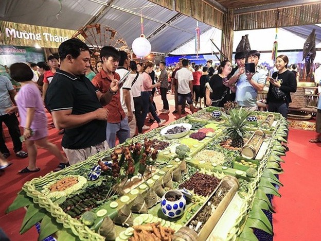 Nhiều gian hàng đặc sắc được trưng bày tại lễ hội Nhiều gian hàng đặc sắc được trưng bày tại lễ hội