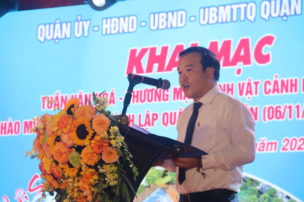 Phát biểu tại buổi lễ khai mạc ông Phó Chủ tịch UBND quận Long Biên Vũ Xuân Trường