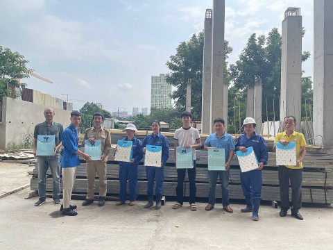 doan thanh nien quan hai ba trung dong hanh voi thang cong nhan