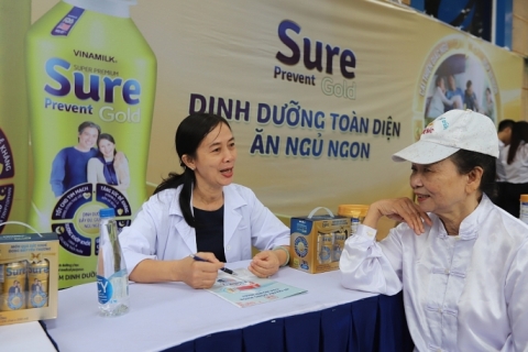 Vinamilk Sure Prevent Gold khuyến khích người cao tuổi rèn luyện sức khỏe qua các sự kiện đồng diễn