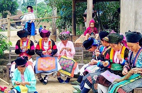 Bảo tồn, khôi phục, phát huy bản sắc văn hóa dân tộc Mông ở Hà Giang