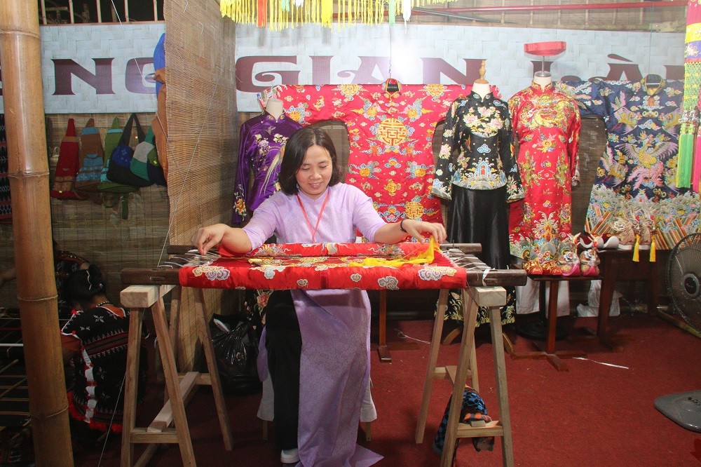 Không gian trưng bày các sản phẩm làng nghề tại Hoàng Thành Thăng Long Không gian trưng bày các sản phẩm làng nghề tại Hoàng Thành Thăng Long