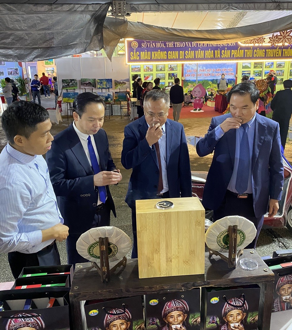Quảng bá sản phẩm OCOP gắn với du lịch tại tỉnh Ninh Bình