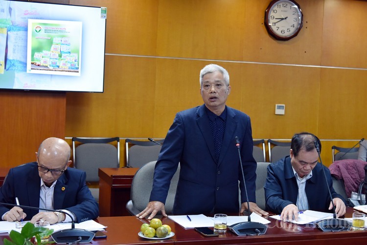 Thành viên Ban Giám khảo phát biểu tại cuộc họp Thành viên Ban Giám khảo phát biểu tại cuộc họp