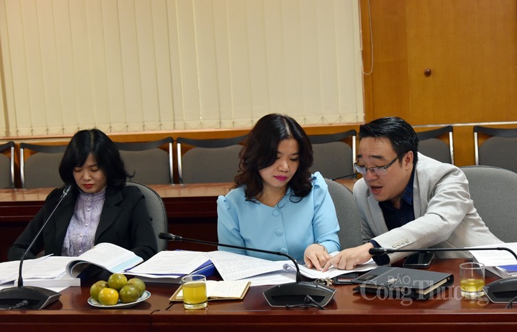 Thành viên Hội đồng bình chọn tham gia cuộc họp Thành viên Hội đồng bình chọn tham gia cuộc họp