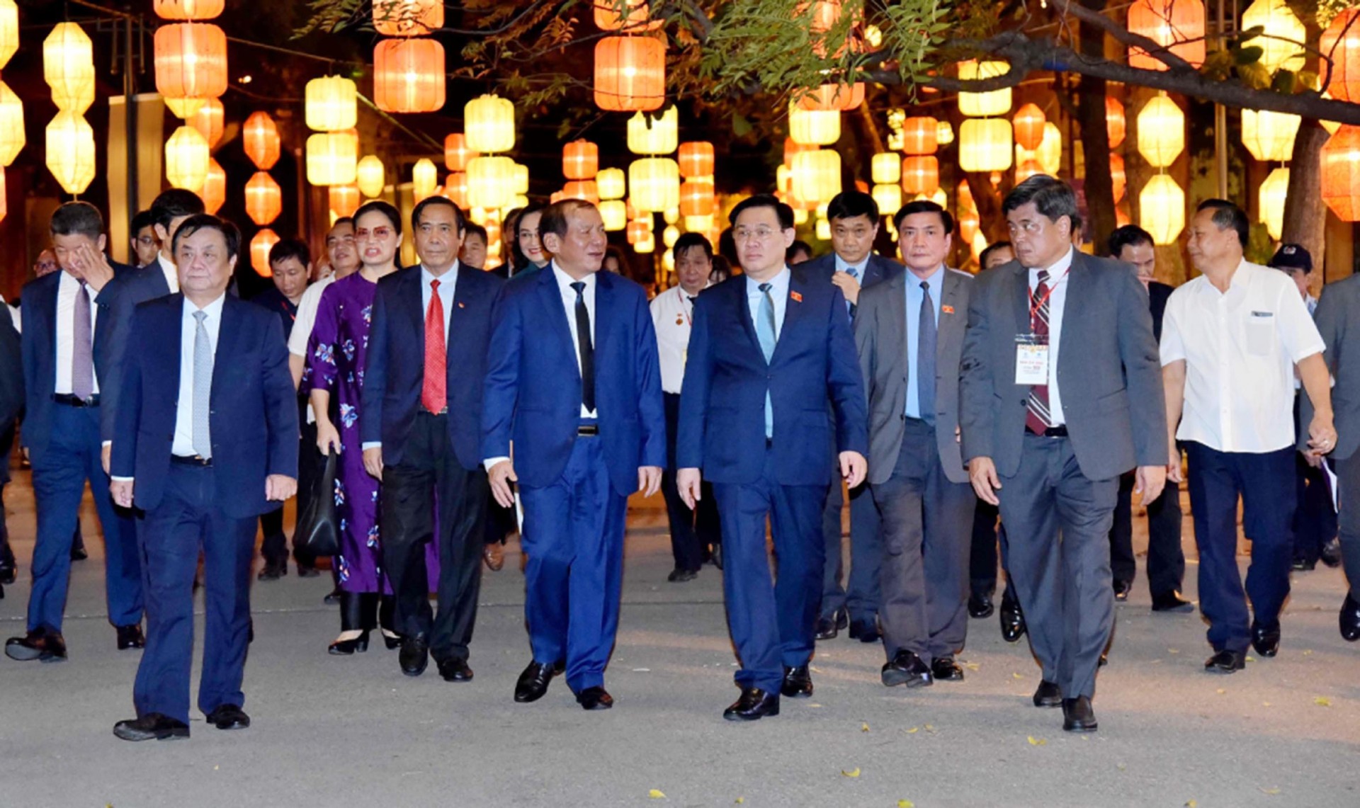 Chủ tịch Quốc hội Vương Đình Huệ và đại biểu dự khai mạc Festival Bảo tồn và phát triển làng nghề Việt Nam năm 2023. Chủ tịch Quốc hội Vương Đình Huệ và đại biểu dự khai mạc Festival Bảo tồn và phát triển làng nghề Việt Nam năm 2023.