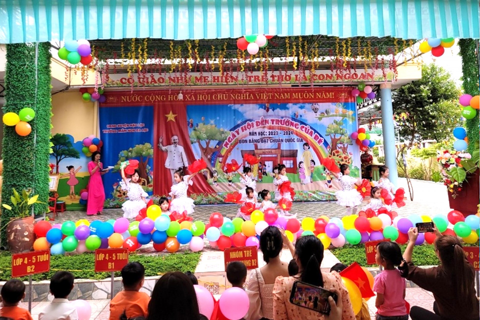 Tiết mục văn nghệ chào đón năm học mới của các cháu trường mầm non Đa Lộc Tiết mục văn nghệ chào đón năm học mới của các cháu trường mầm non Đa Lộc