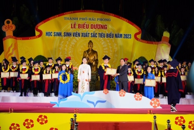 Thành phố Hải Phòng trích ngân sách 1,32 tỷ đồng khen thưởng 132 học sinh, sinh viên xuất sắc, tiêu biểu năm 2023