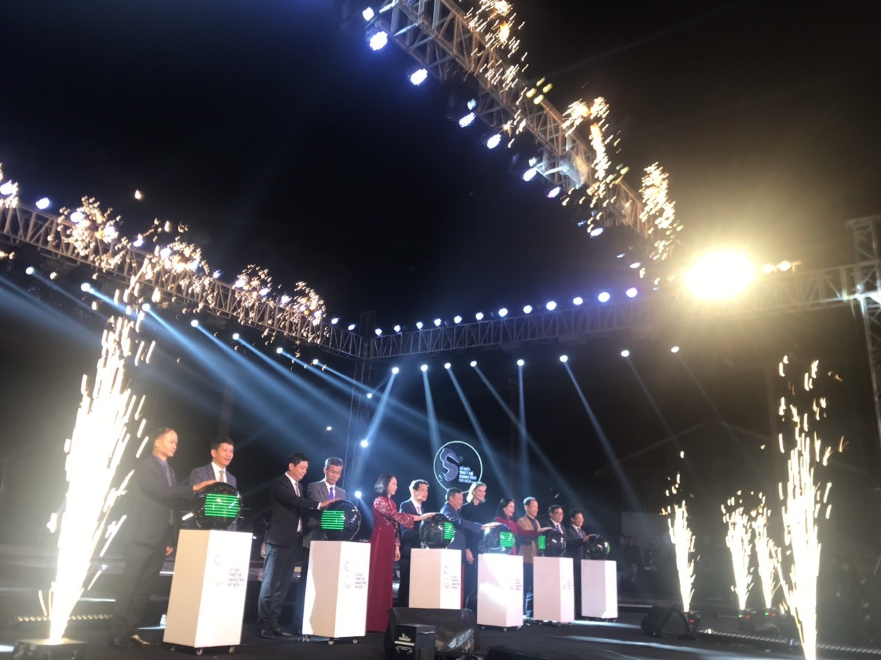 ( Long Biên) Ấn tượng khai mạc Lễ hội Thiết kế sáng tạo Hà Nội năm 2023 ( Long Biên) Ấn tượng khai mạc Lễ hội Thiết kế sáng tạo Hà Nội năm 2023