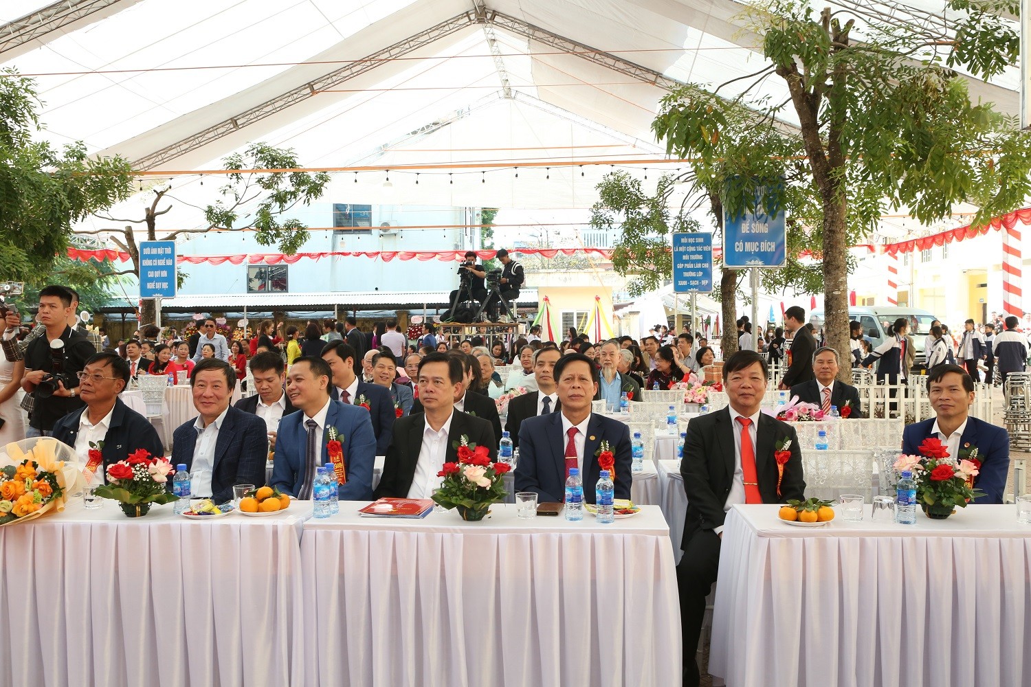 Trường THCS Hoà Nam kỷ niệm 60 năm thành lập và đón nhận Bằng khen của Bộ Giáo dục và Đào tạo Trường THCS Hoà Nam kỷ niệm 60 năm thành lập và đón nhận Bằng khen của Bộ Giáo dục và Đào tạo