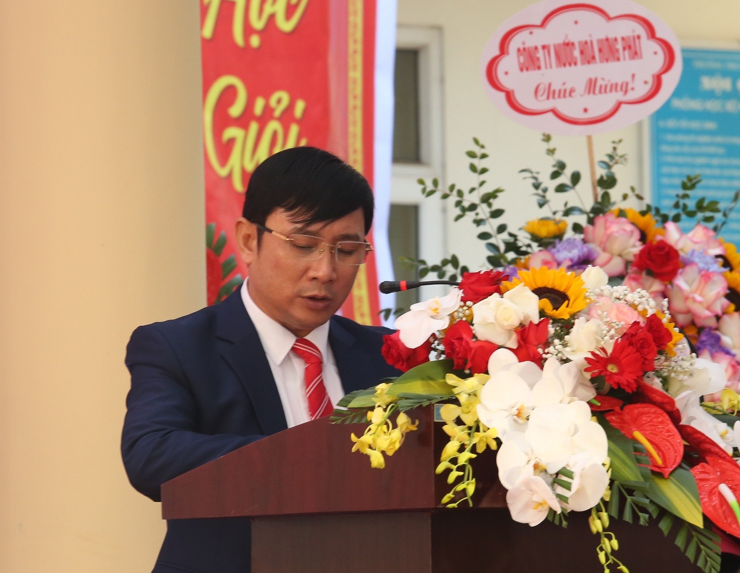 Trường THCS Hoà Nam kỷ niệm 60 năm thành lập và đón nhận Bằng khen của Bộ Giáo dục và Đào tạo Trường THCS Hoà Nam kỷ niệm 60 năm thành lập và đón nhận Bằng khen của Bộ Giáo dục và Đào tạo
