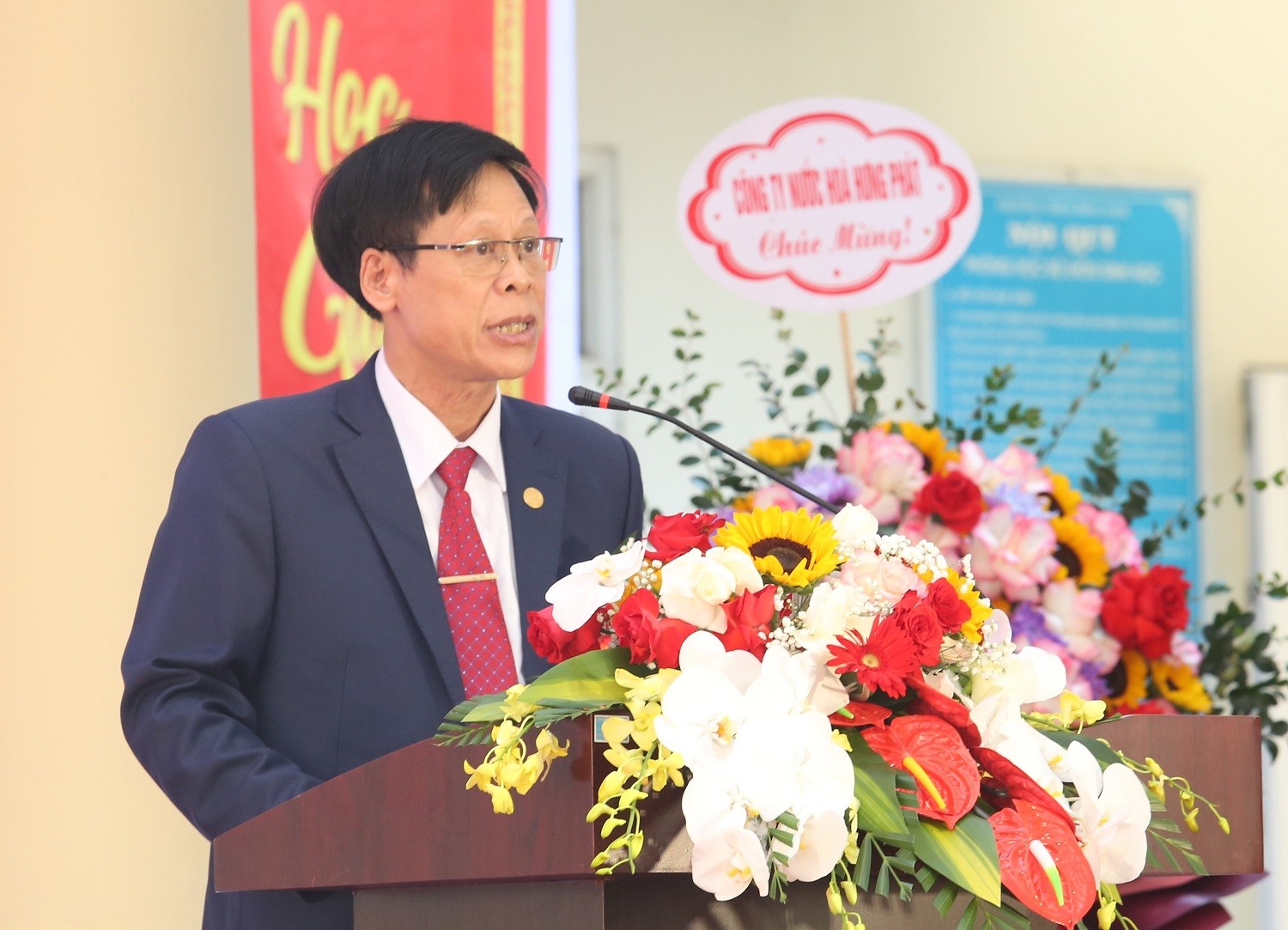 Trường THCS Hoà Nam kỷ niệm 60 năm thành lập và đón nhận Bằng khen của Bộ Giáo dục và Đào tạo Trường THCS Hoà Nam kỷ niệm 60 năm thành lập và đón nhận Bằng khen của Bộ Giáo dục và Đào tạo