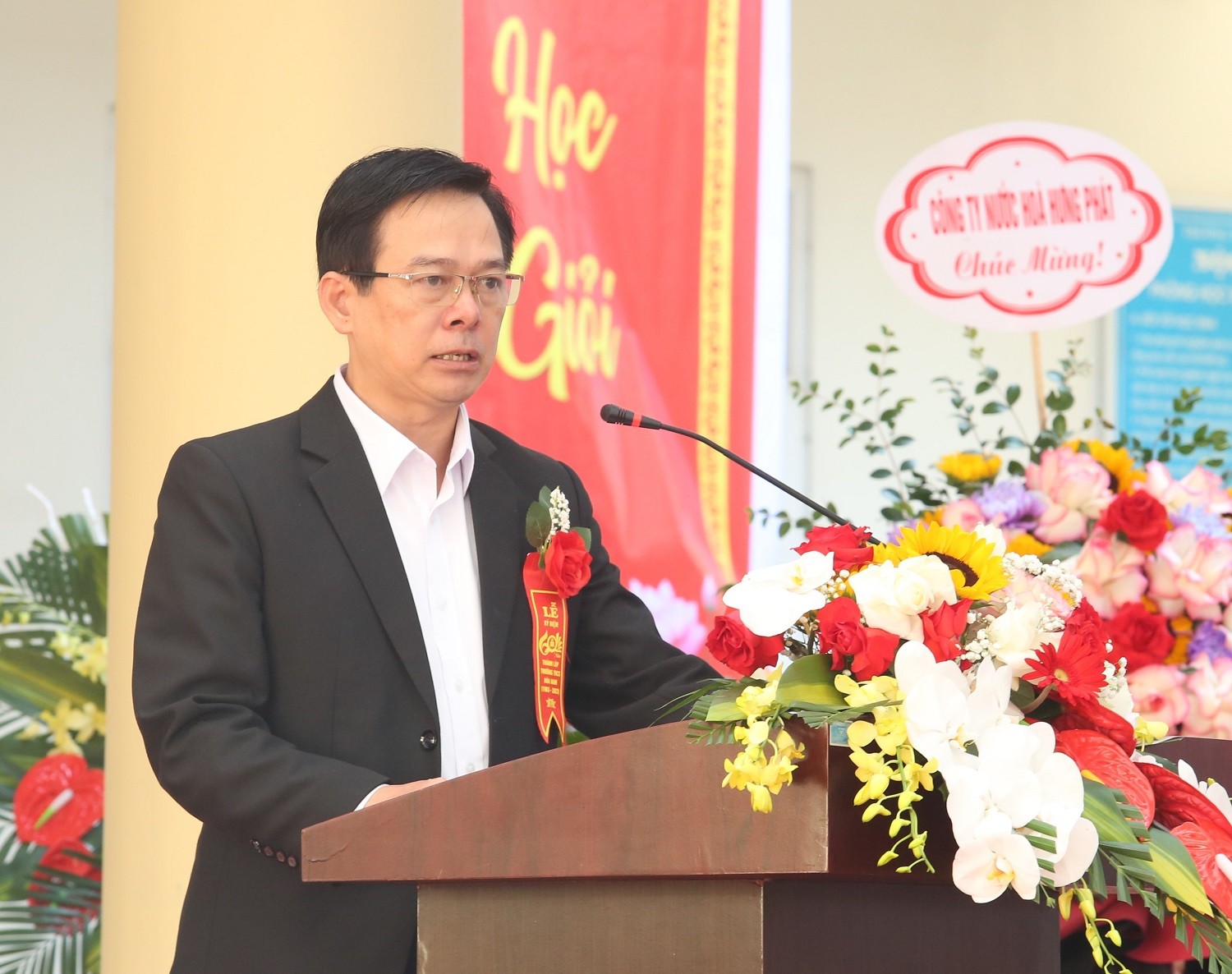 Trường THCS Hoà Nam kỷ niệm 60 năm thành lập và đón nhận Bằng khen của Bộ Giáo dục và Đào tạo Trường THCS Hoà Nam kỷ niệm 60 năm thành lập và đón nhận Bằng khen của Bộ Giáo dục và Đào tạo
