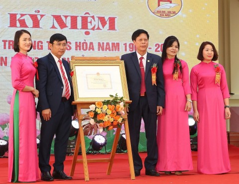 Trường THCS Hoà Nam kỷ niệm 60 năm thành lập và đón nhận Bằng khen của Bộ Giáo dục và Đào tạo