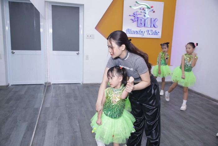 Đội ngũ giáo viên chuyên nghiệp, chỉ dạy học viên tận tình Đội ngũ giáo viên chuyên nghiệp, chỉ dạy học viên tận tình